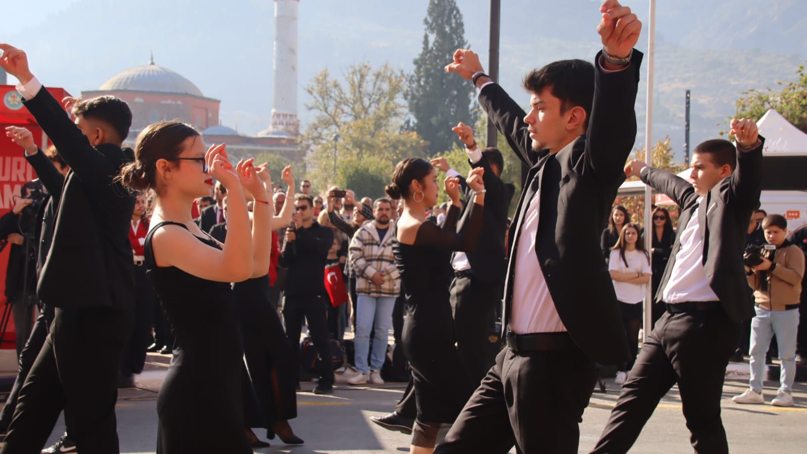 Manisa'da Cumhuriyet Bayramı Coşkuyla Kutlandı! (19)