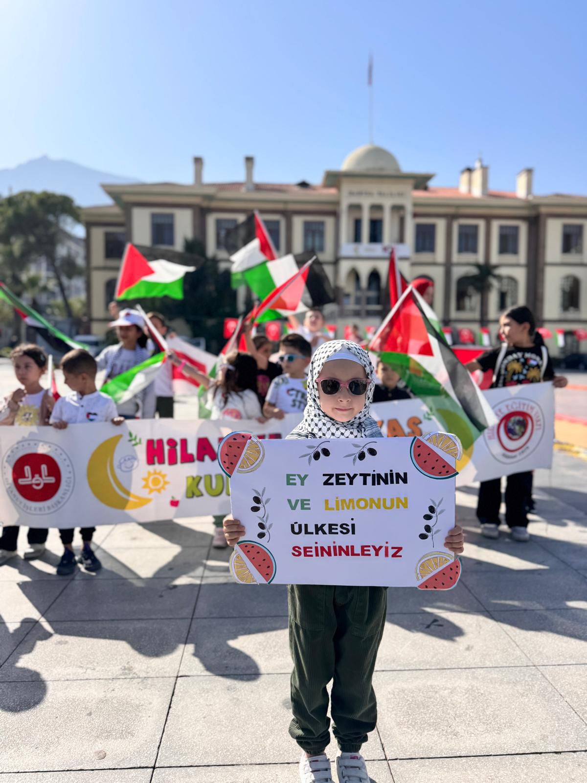 Manisa'da ‘Filistinli Çocuklar Için Çiz’ Etkinliği Düzenlendi  (1)