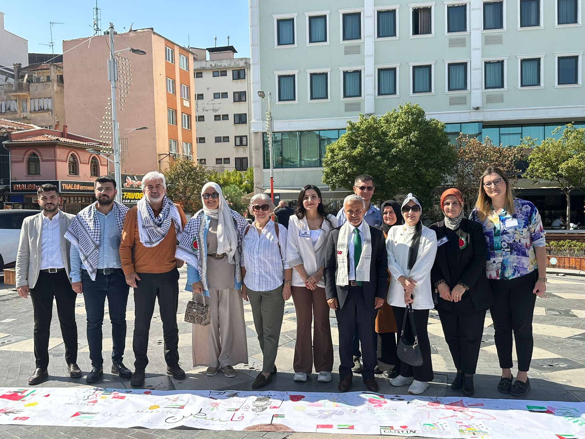 Manisa'da ‘Filistinli Çocuklar Için Çiz’ Etkinliği Düzenlendi  (3)