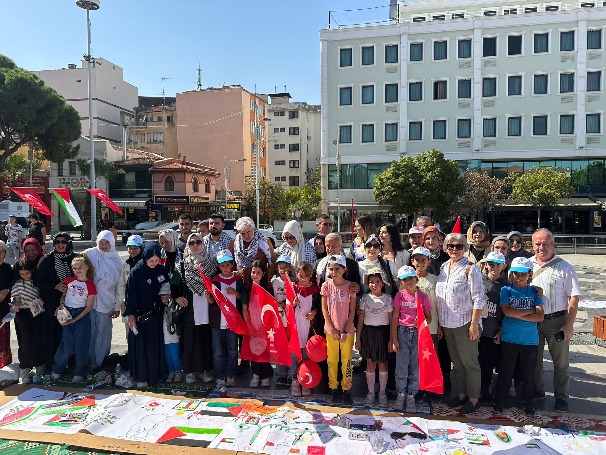 Manisa'da ‘Filistinli Çocuklar Için Çiz’ Etkinliği Düzenlendi  (5)