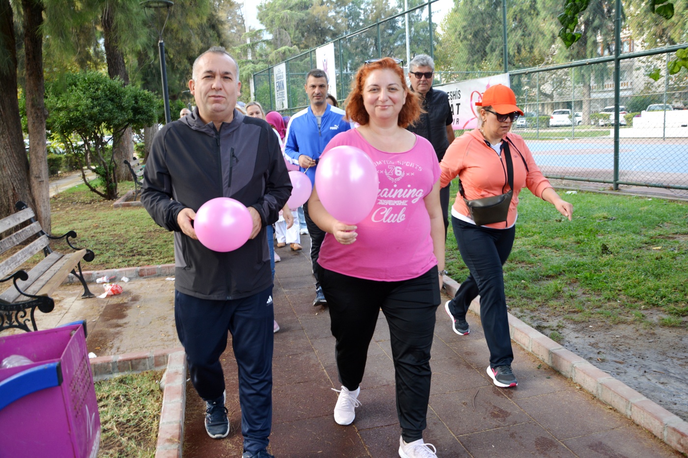 Manisa’da Pembe Etkinliklerle Meme Kanserine Dikkat Çekildi (1)