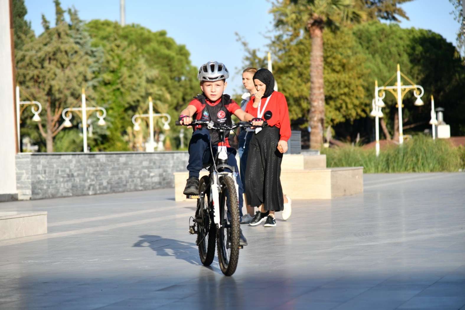 Manisa'da Şiddet Olaylarına Dikkat Çeken Sporcular Bin 250 Kilometre Pedal Çevirecek (4)