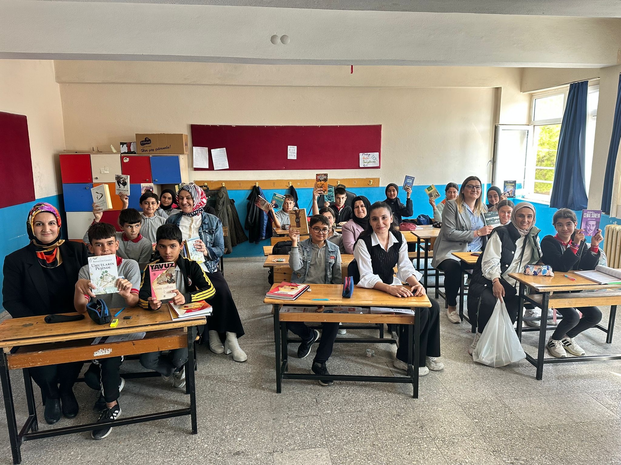 Türkiye Dili Ve Edebiyatı Derneği'nden Köy Okullarına Kitap Bağışı Projesi (1)