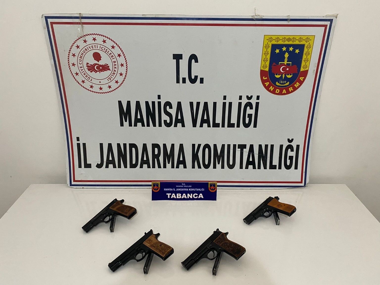 Jandarma, Silah Kaçakçılığına Geçit Vermiyor (2)