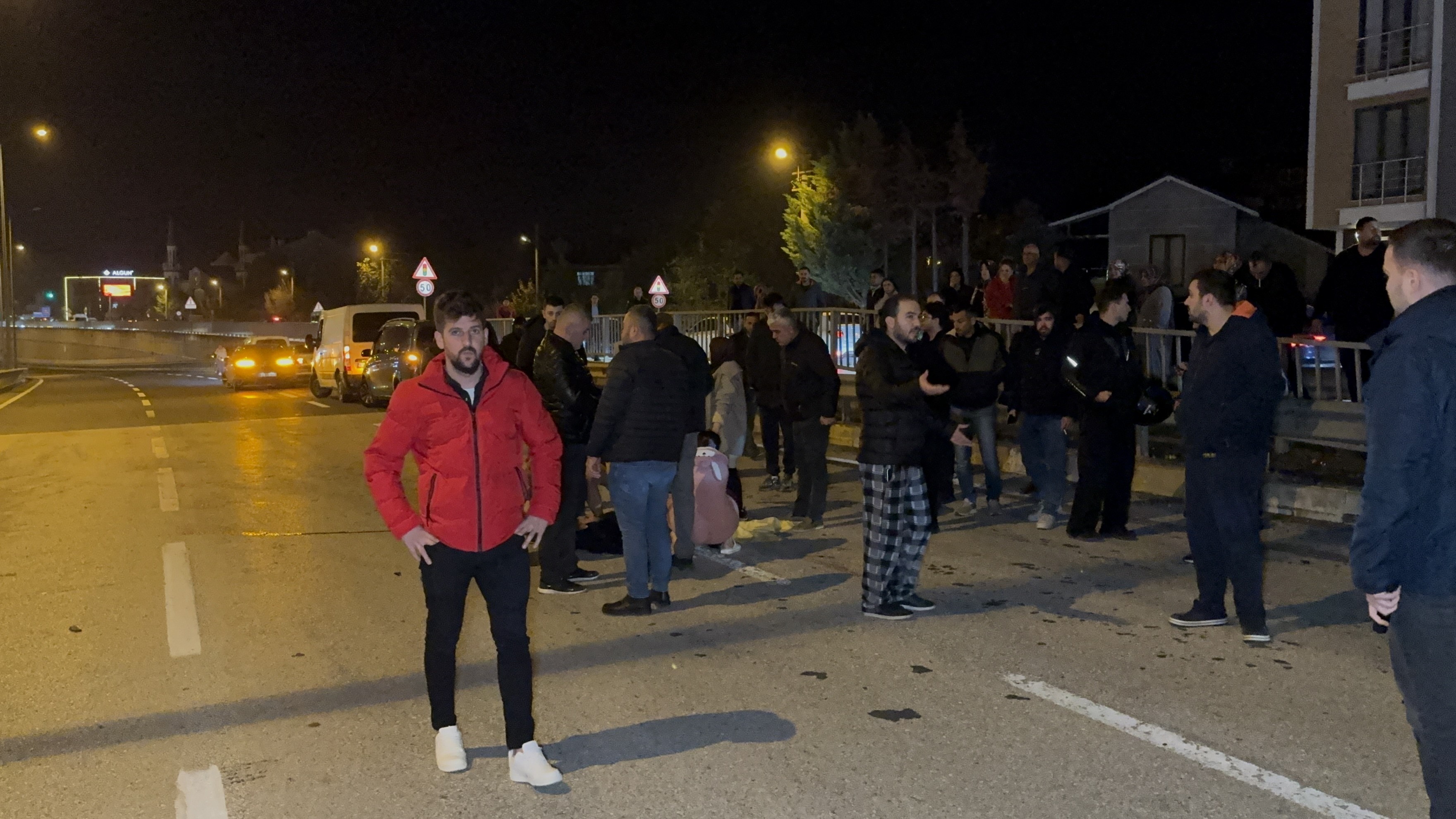 Ağır Yaralanan Sürücüyü Kaza Yerinden Geçen Doktor Kalp Masajı Ile Hayata Döndürdü (5)