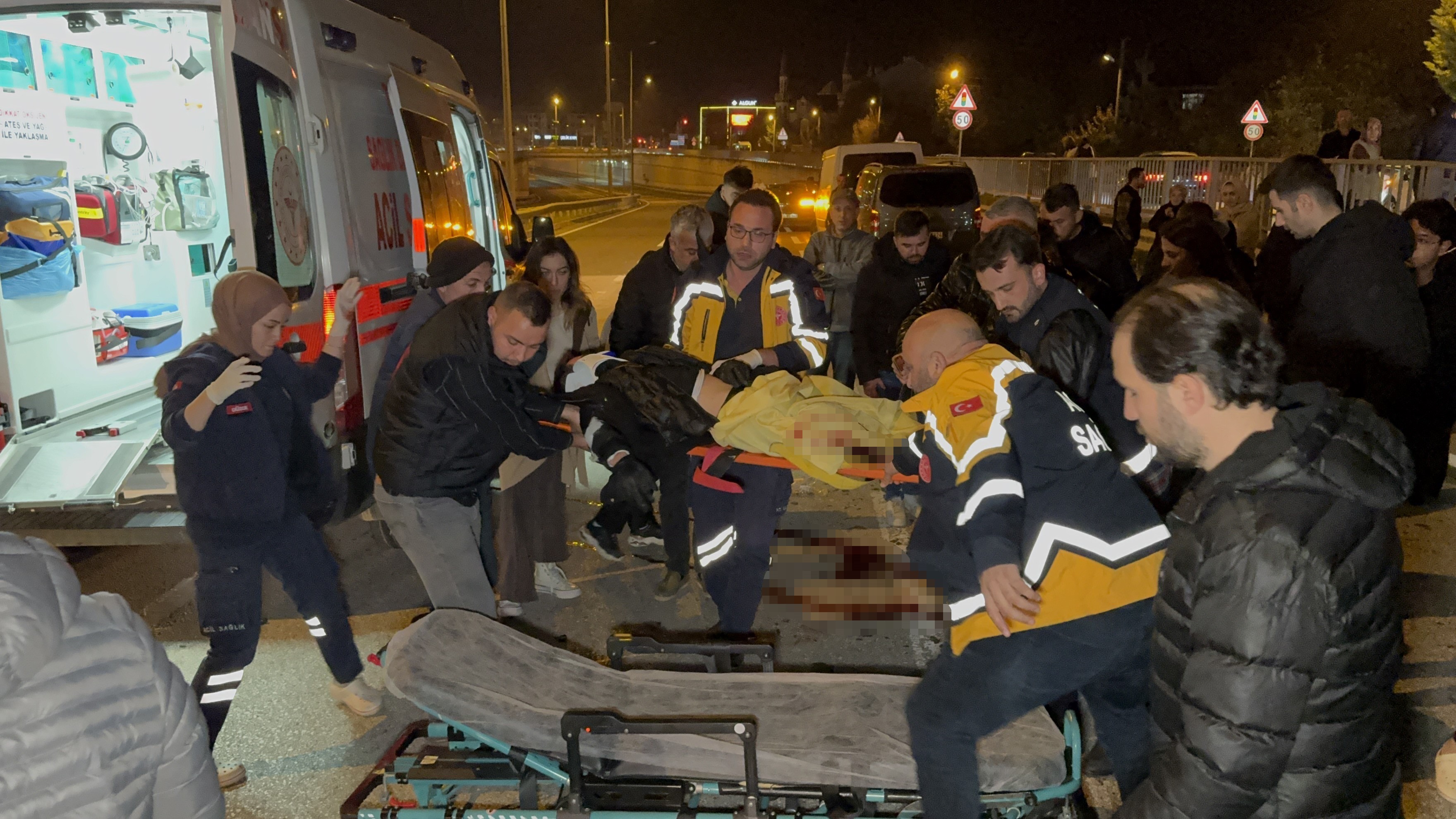 Ağır Yaralanan Sürücüyü Kaza Yerinden Geçen Doktor Kalp Masajı Ile Hayata Döndürdü (6)