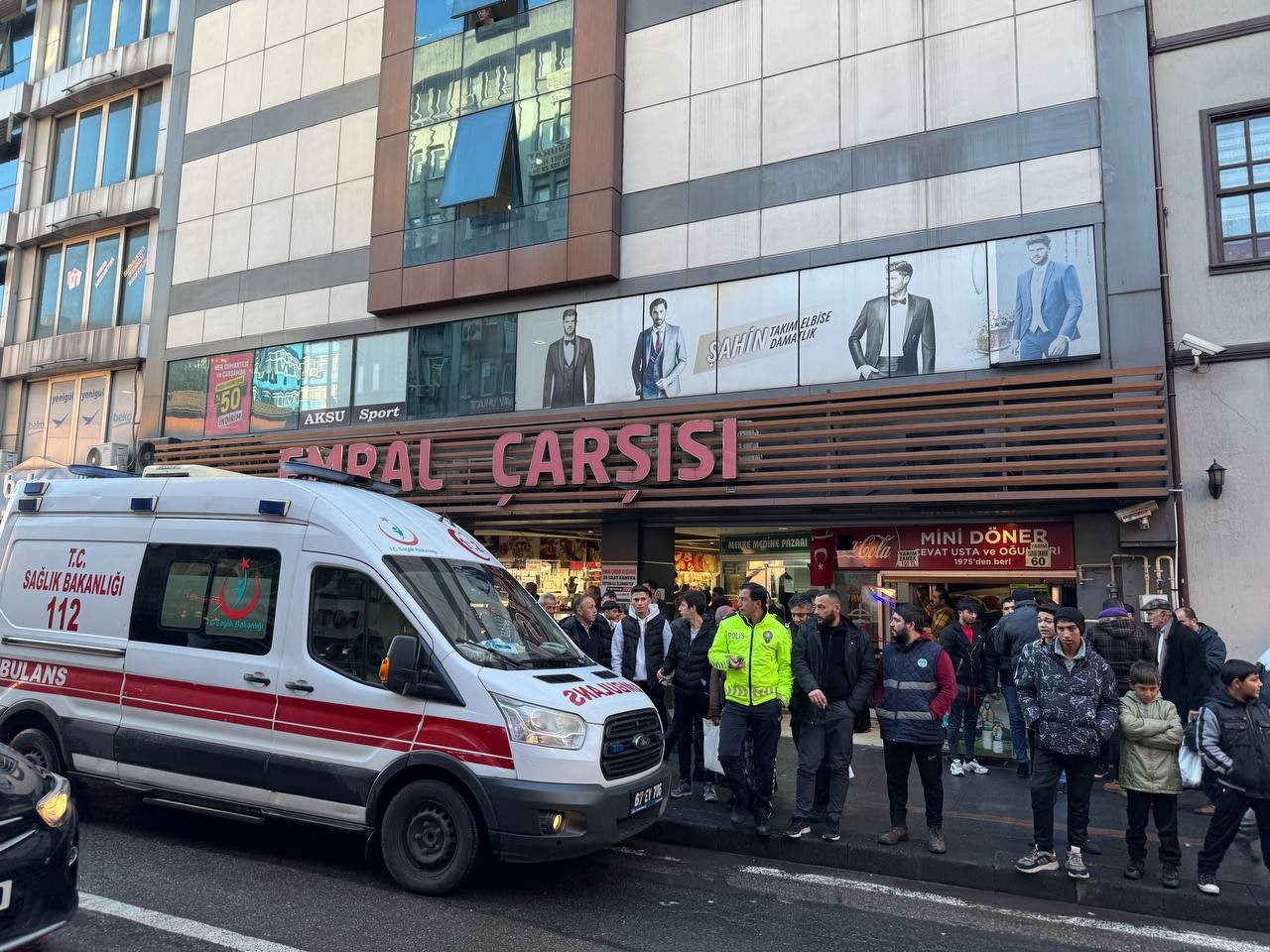 Alışveriş Merkezinde Kendini Üçüncü Kattan Boşluğa Bıraktı (4)