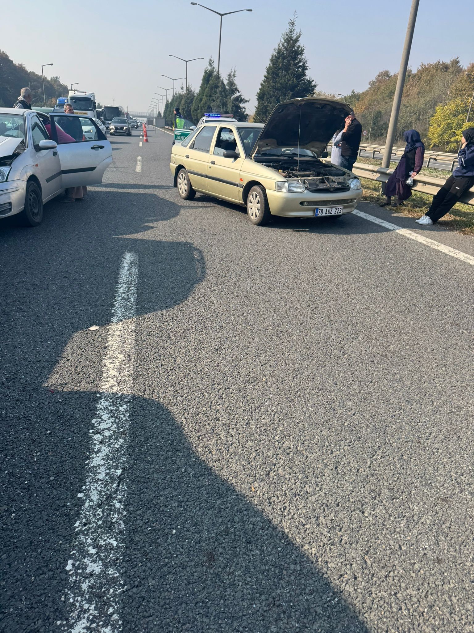 Anadolu Otoyolu'nda Zincirleme Kaza 7 Araç Birbirine Girdi, 4 Yaralı (1)