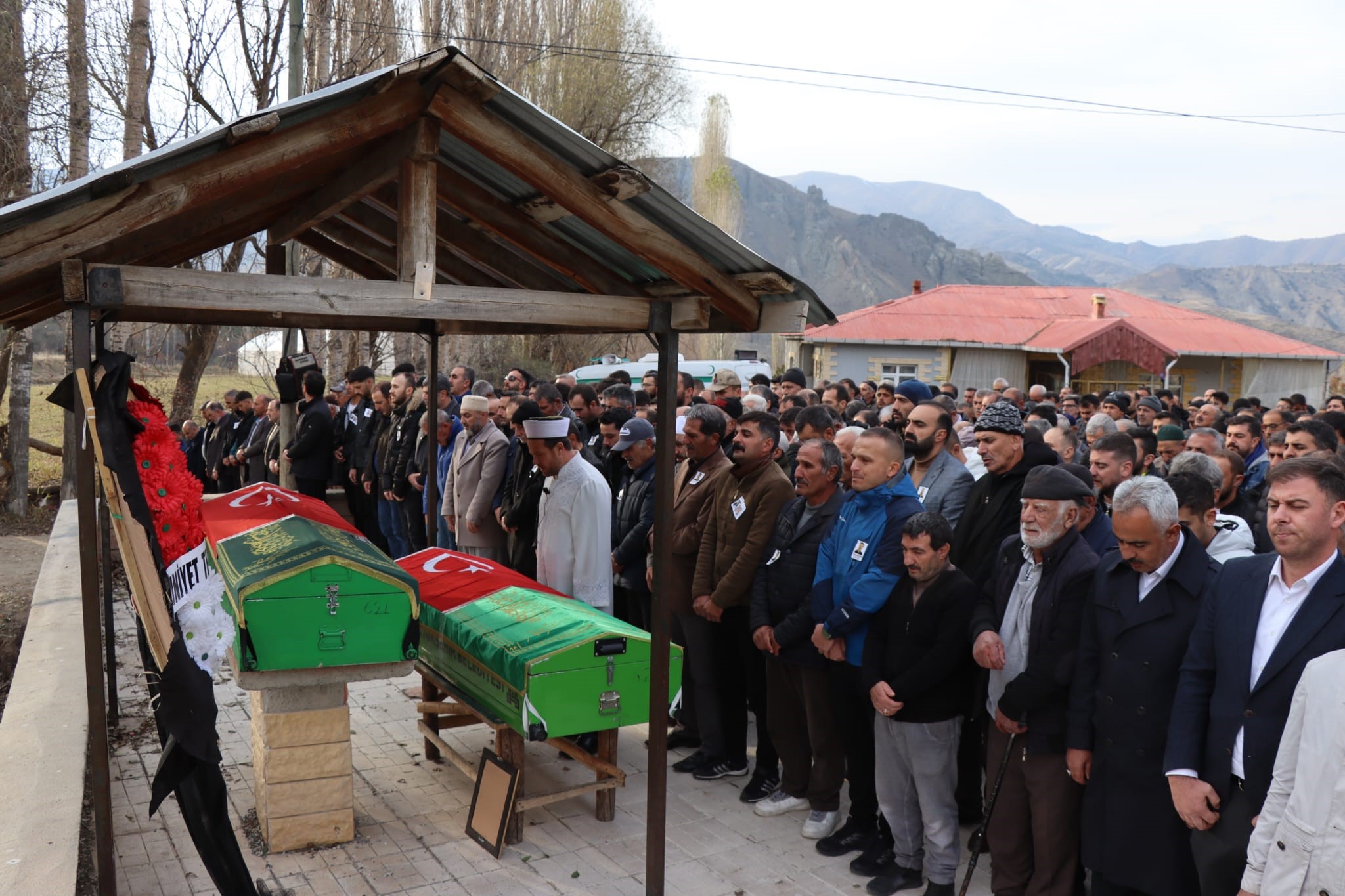 Erzurum’da Meydana Gelen Trafik Kazasında Hayatını Kaybeden 3 Arkadaşt (1)