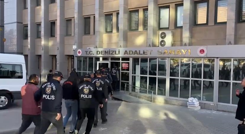 Fetö Yalanıyla 1 Yıl Kandırdıkları Emekli Öğretmeni 71 Milyon Dolandırdılar    (3)