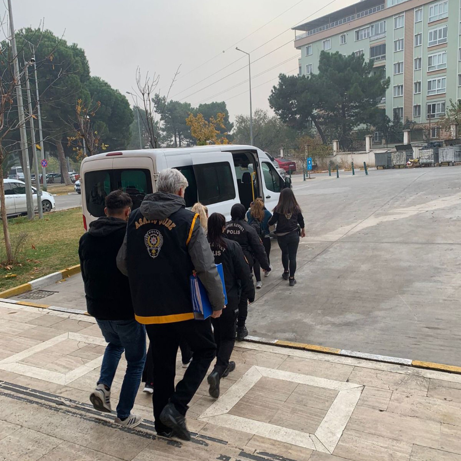 Manisa Ve Afyon’da Fuhuş Operasyonu 2 Tutuklama (2)