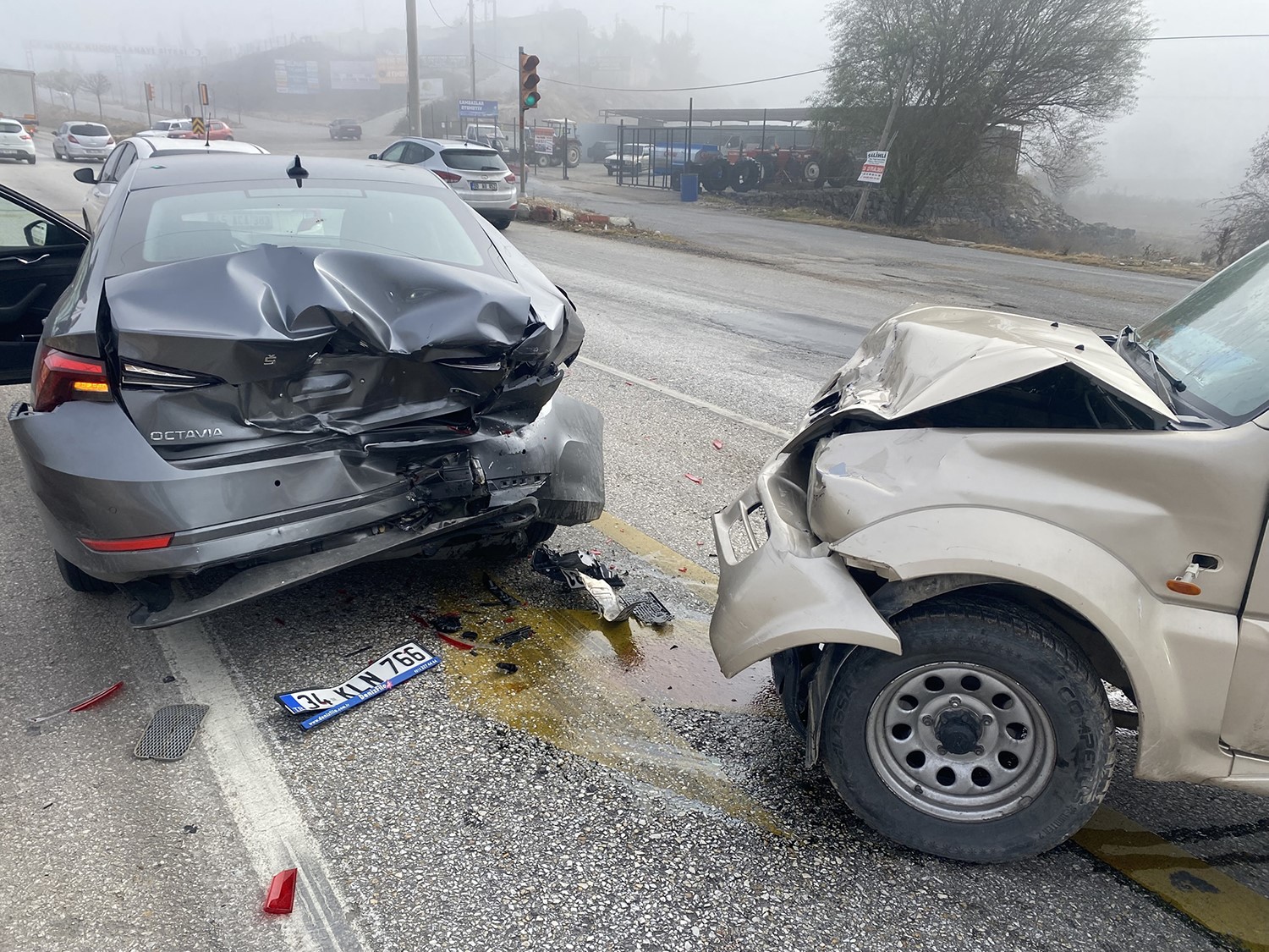 Manisa'da Zincirleme Kaza 2 Yaralı (4)