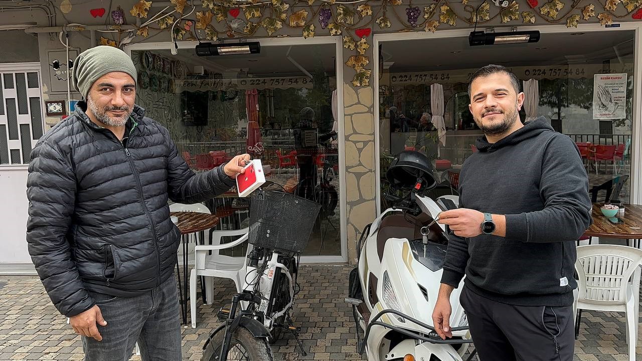 Motosikletini Iphone Ile Takas Etti, Üzerine De 10 Gün Bedava Kavurma Yiyecek (4)