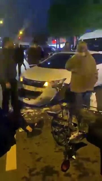 Sakarya'nın Hendek Ilçesinde Otomobil Ile Motosiklet Çarpıştı. (3)