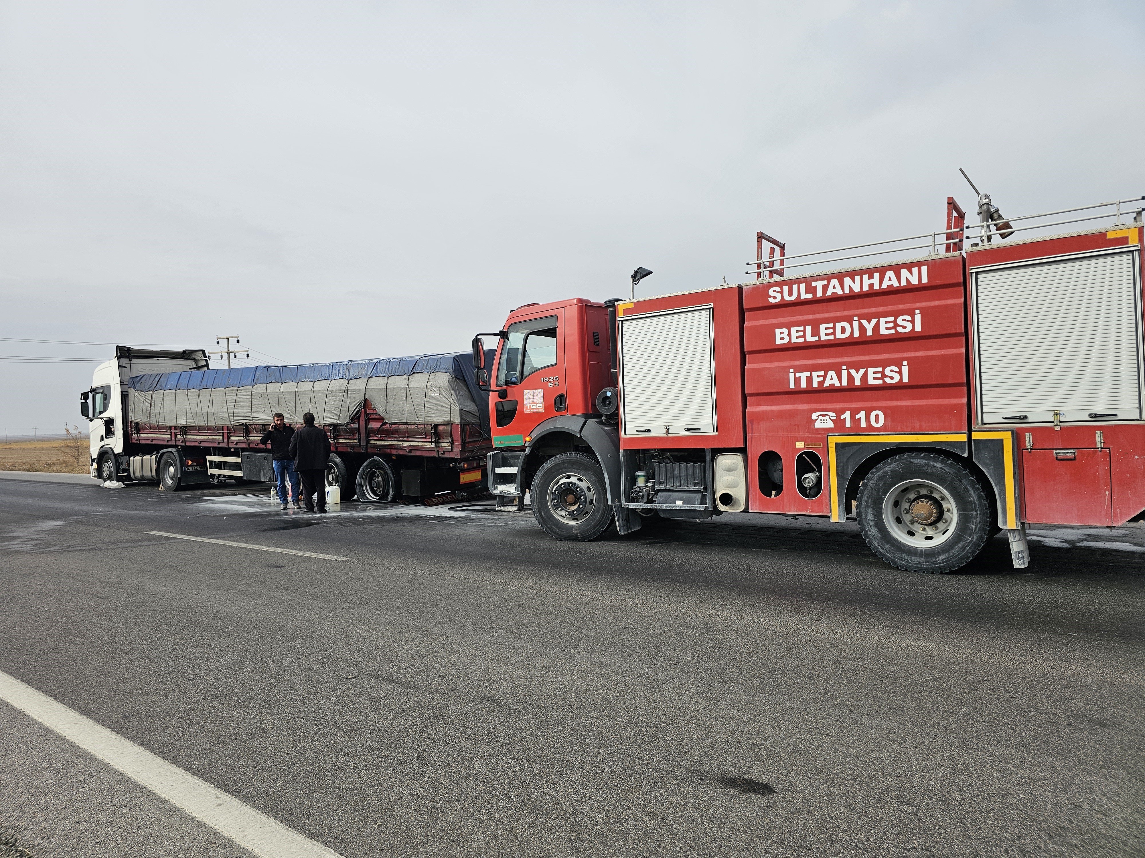 Tırdaki Yangın Tüpüyle Itfaiye Gelene Kadar Alevleri Söndürdü (2)