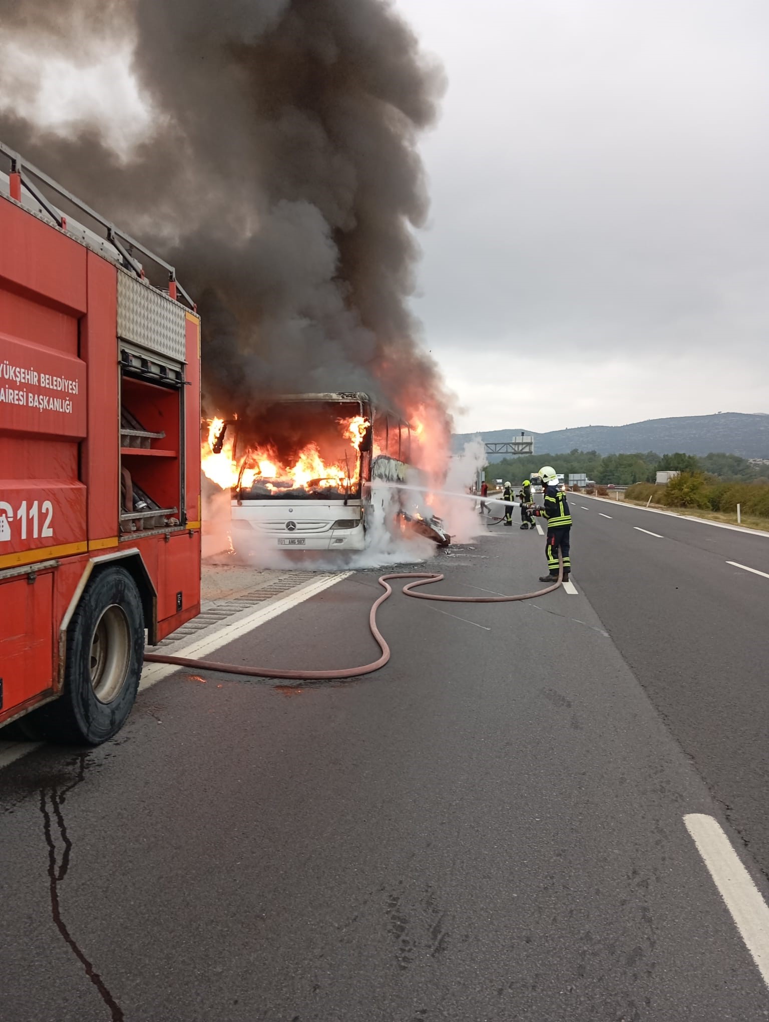 Yolcu Otobüsü Otoyolda Alev Alev Yandı (2)