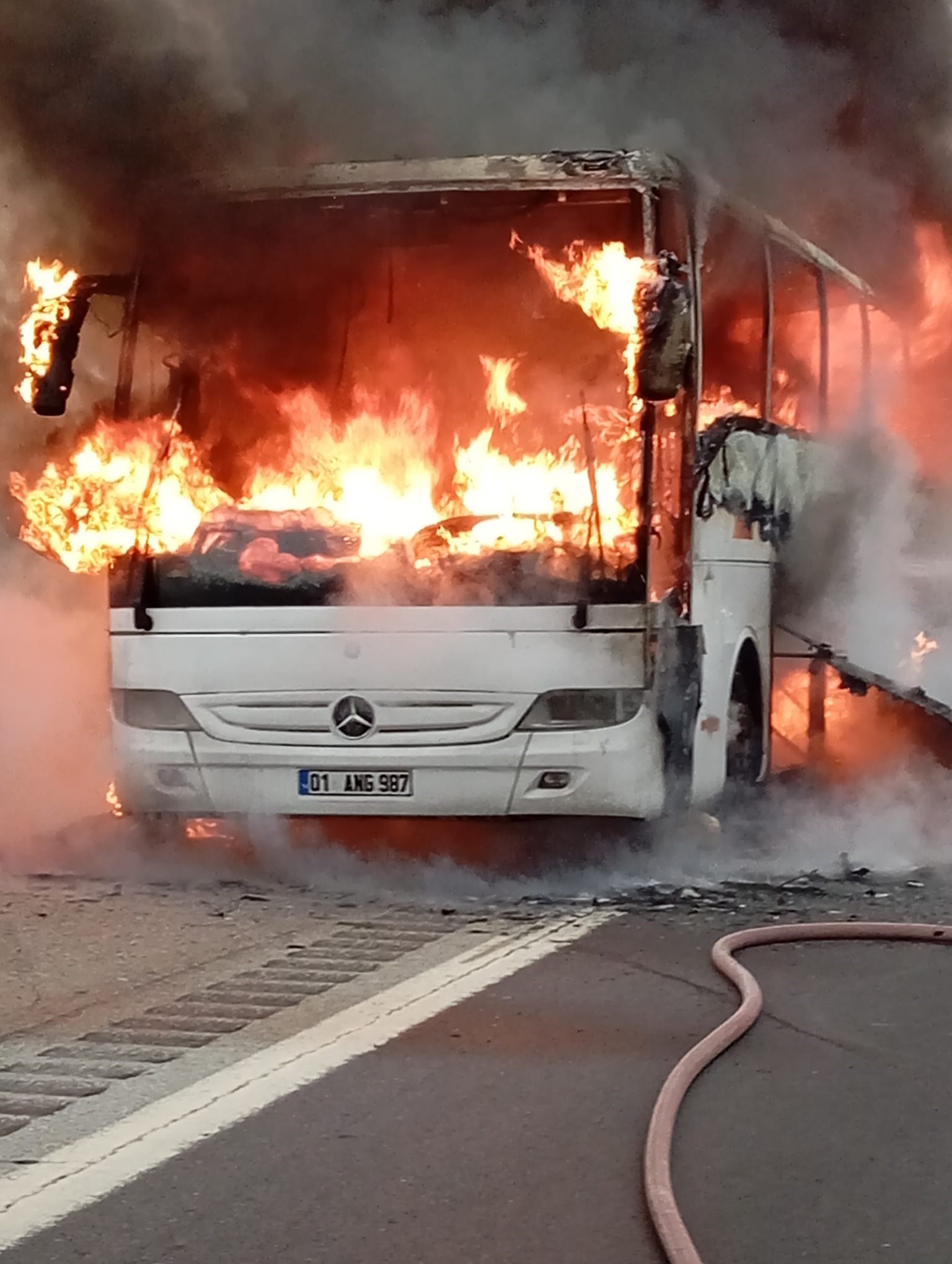 Yolcu Otobüsü Otoyolda Alev Alev Yandı (4)