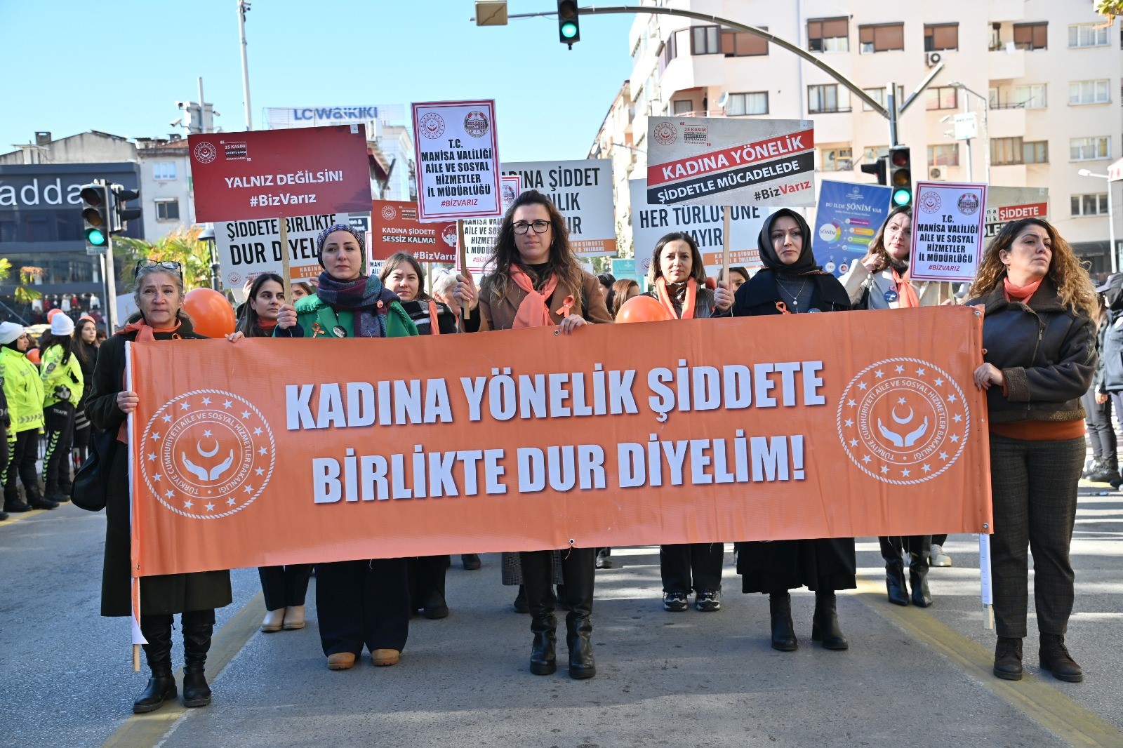 Manisa'da Kadına Yönelik Şiddete Birlikte 'Dur' Dediler (1)