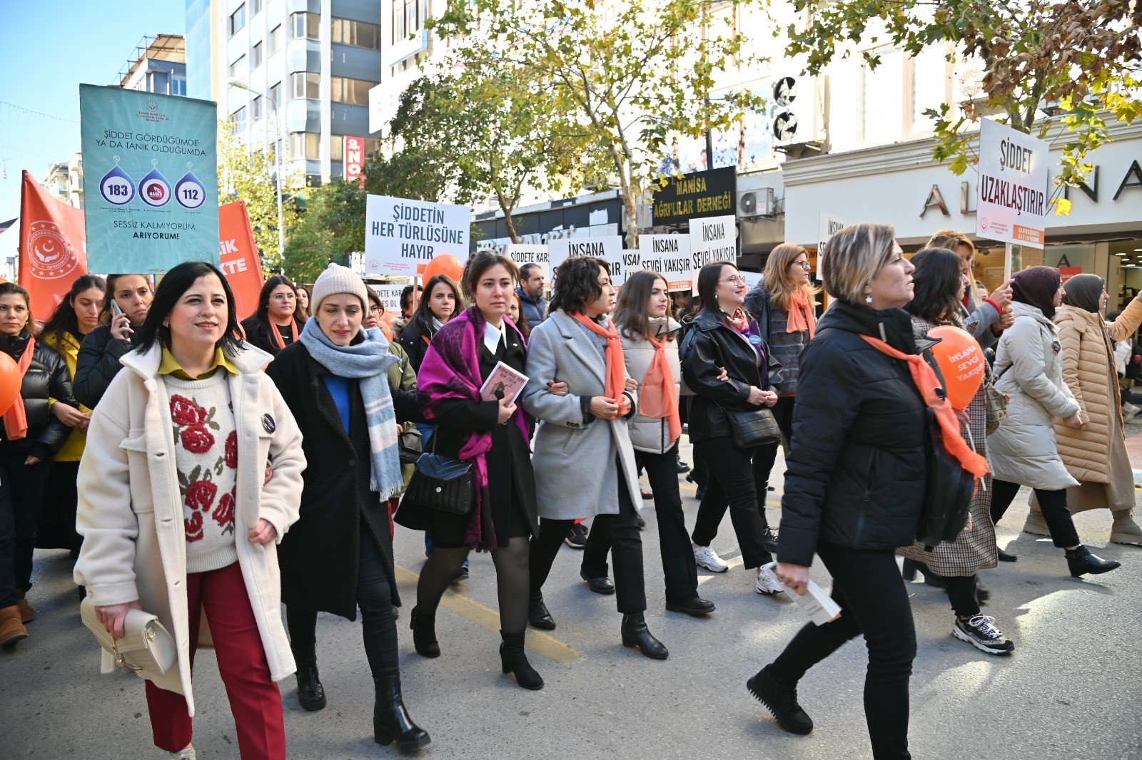 Manisa'da Kadına Yönelik Şiddete Birlikte 'Dur' Dediler (6)