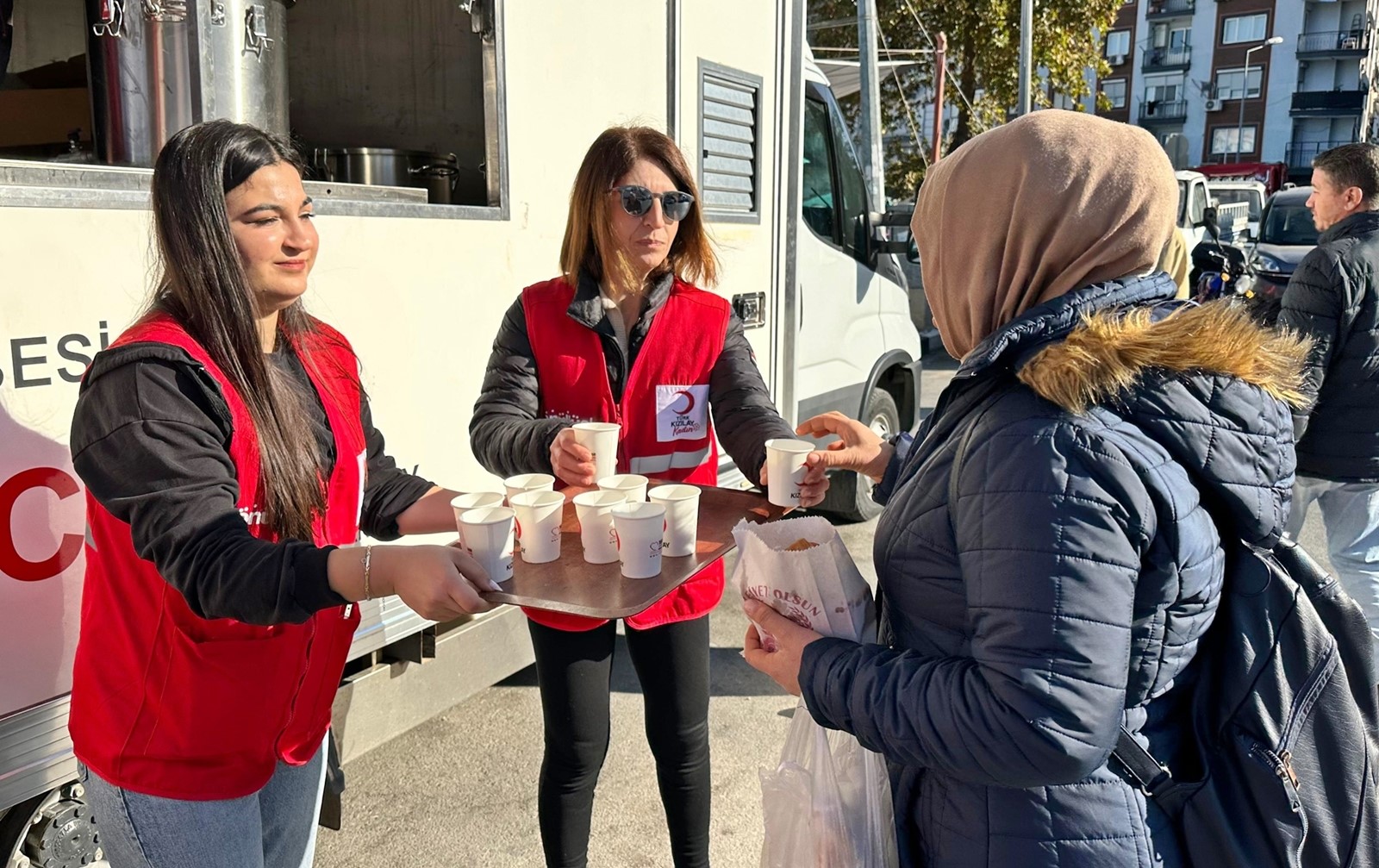 Kızılay'dan Esnafa Mesir Macunlu Süt Ikramı (2)