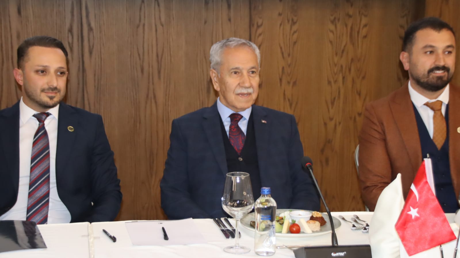 Bülent Arınç'tan Önemli Açıklama 3 Milyon Diplomalı Insanımız Işsiz (7)