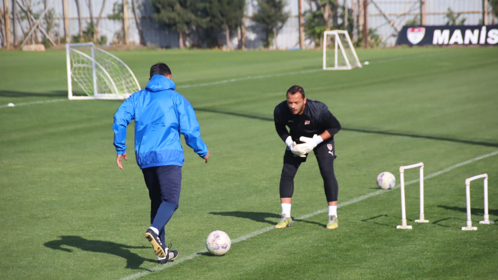 Manisaspor Yeni Teknik Direktörü Ilk Antrenmanına Çıktı (2)