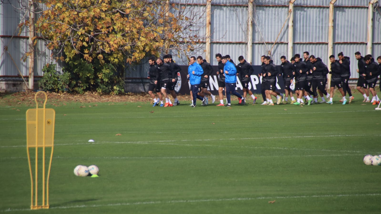 Manisaspor Yeni Teknik Direktörü Ilk Antrenmanına Çıktı (4)