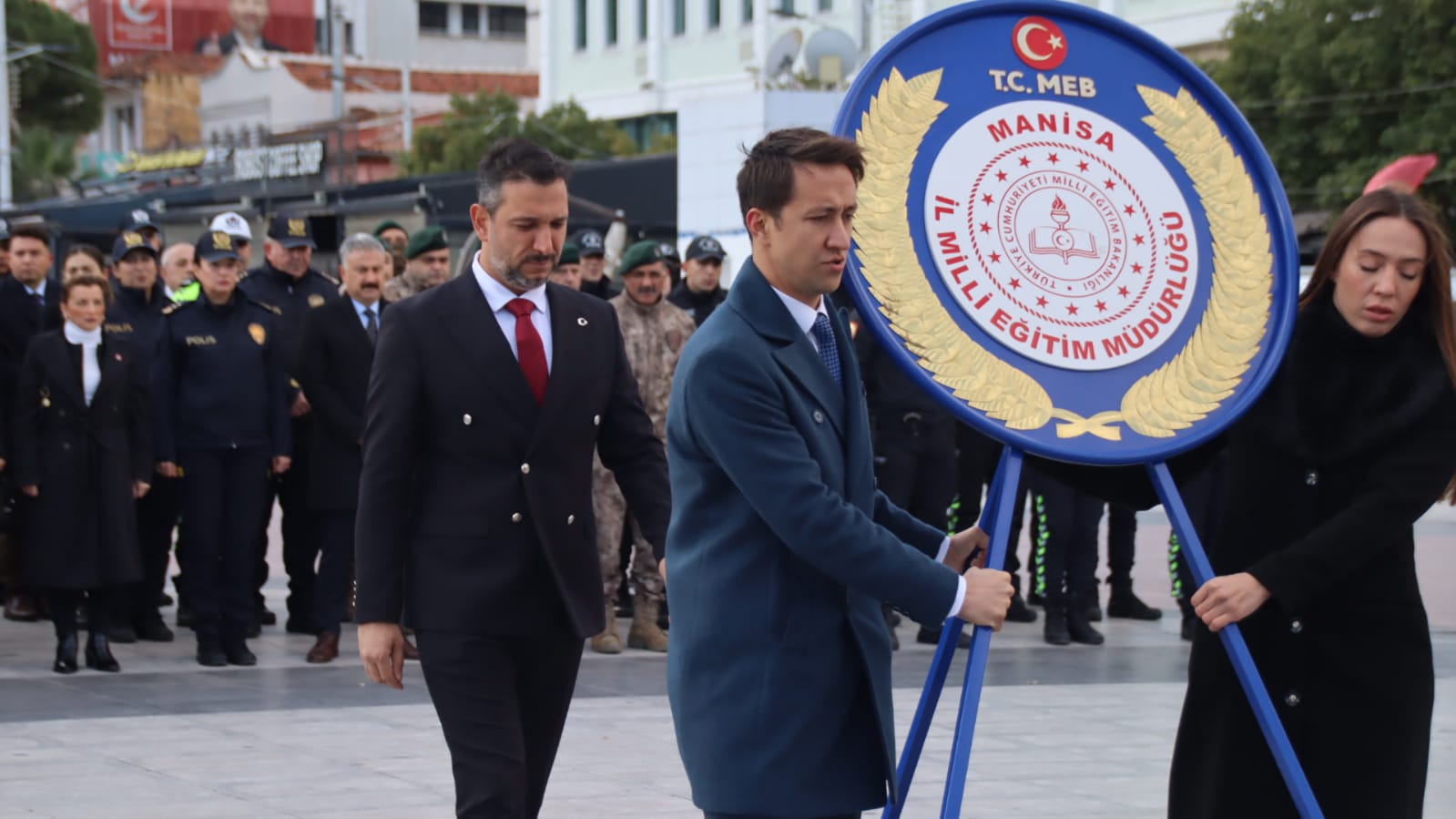 24 Kasım Öğretmenler Günü'nde Manisa'da Program Düzenlendi. Cumhuriyet Meydanı’nda Çelenk Sunma Programı Gerçekleşti.  (4)