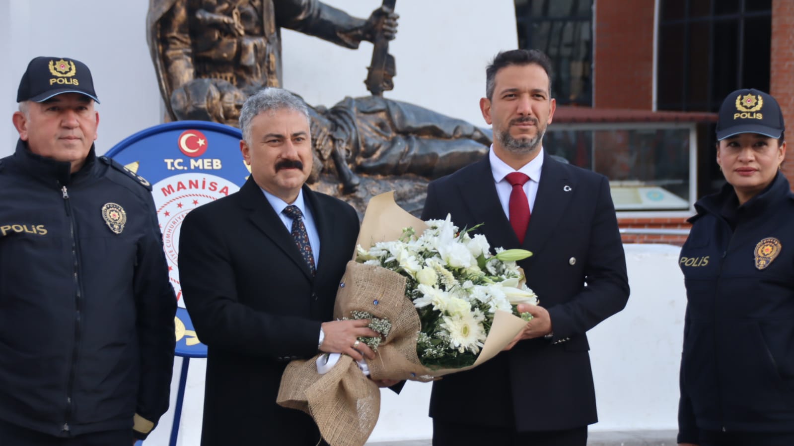 24 Kasım Öğretmenler Günü'nde Manisa'da Program Düzenlendi. Cumhuriyet Meydanı’nda Çelenk Sunma Programı Gerçekleşti.  (5)