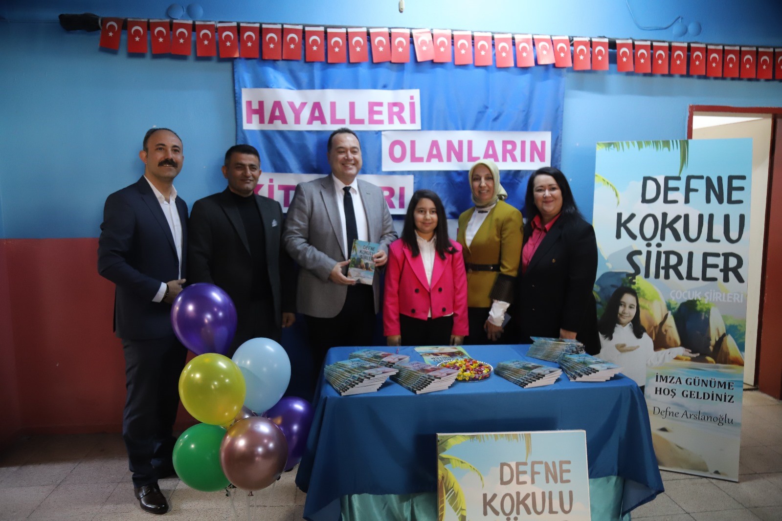 Akhisarlı 9 Yaşındaki Defne'den 'Defne Kokulu Şiirler' (1)