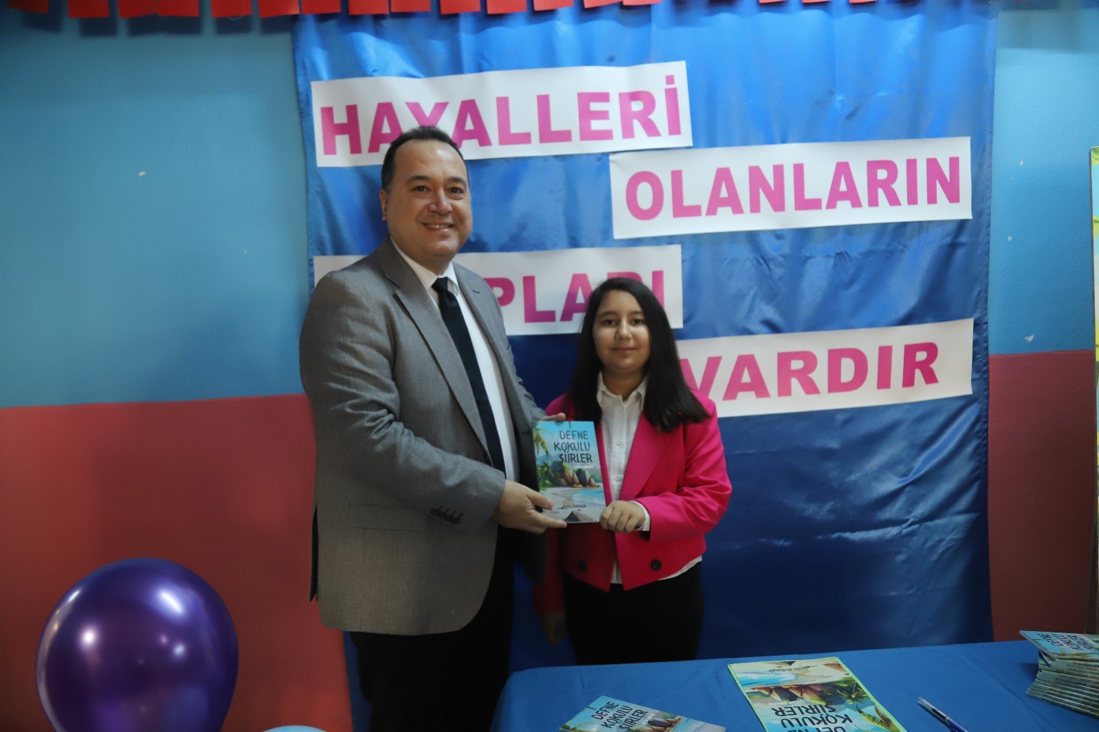 Akhisarlı 9 Yaşındaki Defne'den 'Defne Kokulu Şiirler' (2)