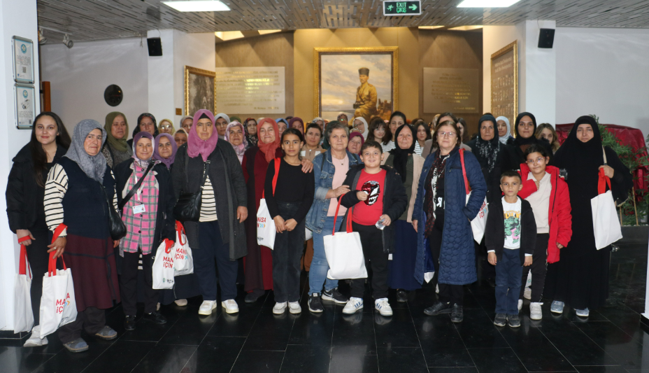 Kulalı kadınlar Manisa’yı gezisi