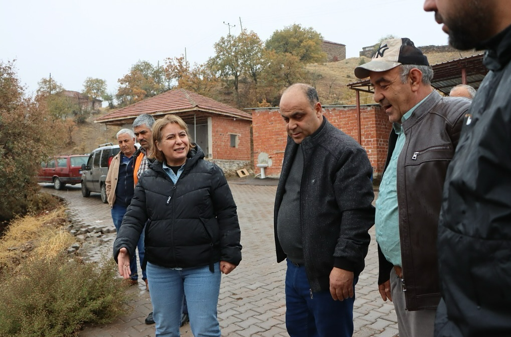 Kula Belediyesi Çarıkmahmutlu'da incelemelerde bulundu