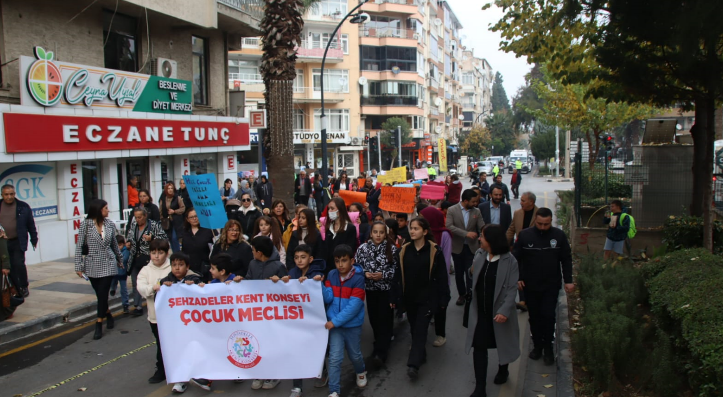 Çocuklar eşit haklar için yürüdü!