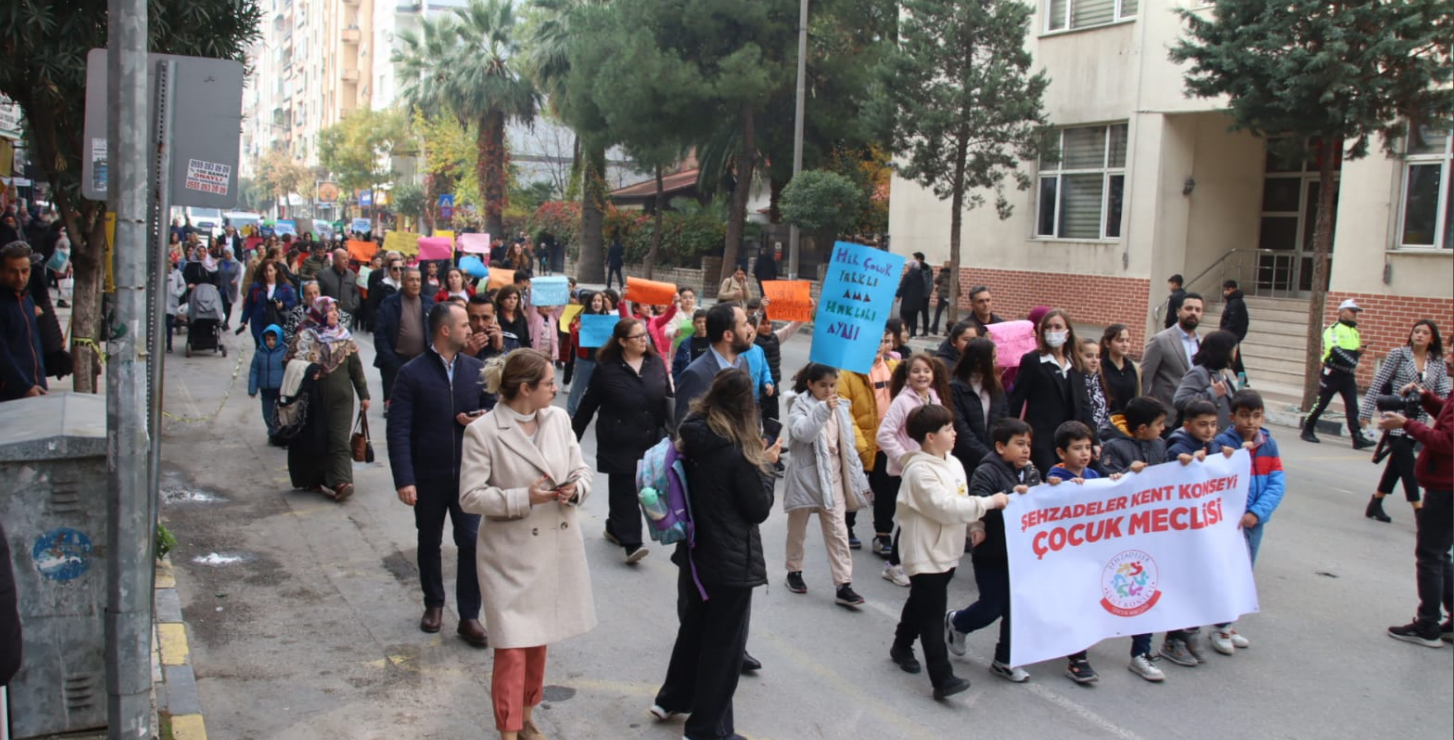 Çocuklar eşit haklar için yürüdü!