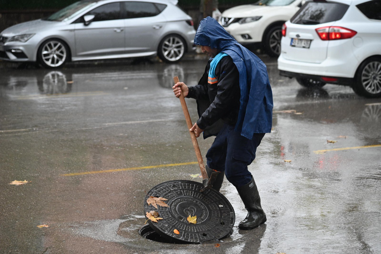 Manisa’da Etkili Olan Olumsuz Hava Koşullarına Karşı, Manisa Büyükşehir Belediyesi Ekipleri Sahada Yoğun Bir Mesai Harcıyor. (4)