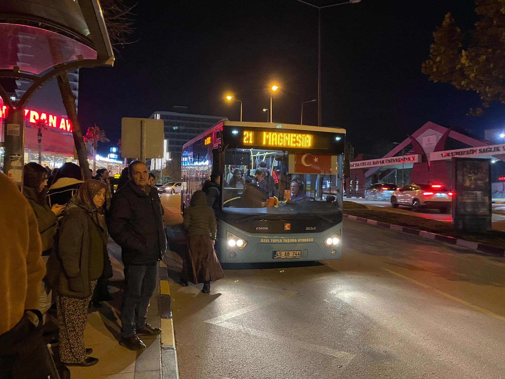 Manisa’daki Otobüs Çilesi Vatandaşları Çileden Çıkarmaya Devam Ediyor. (1)