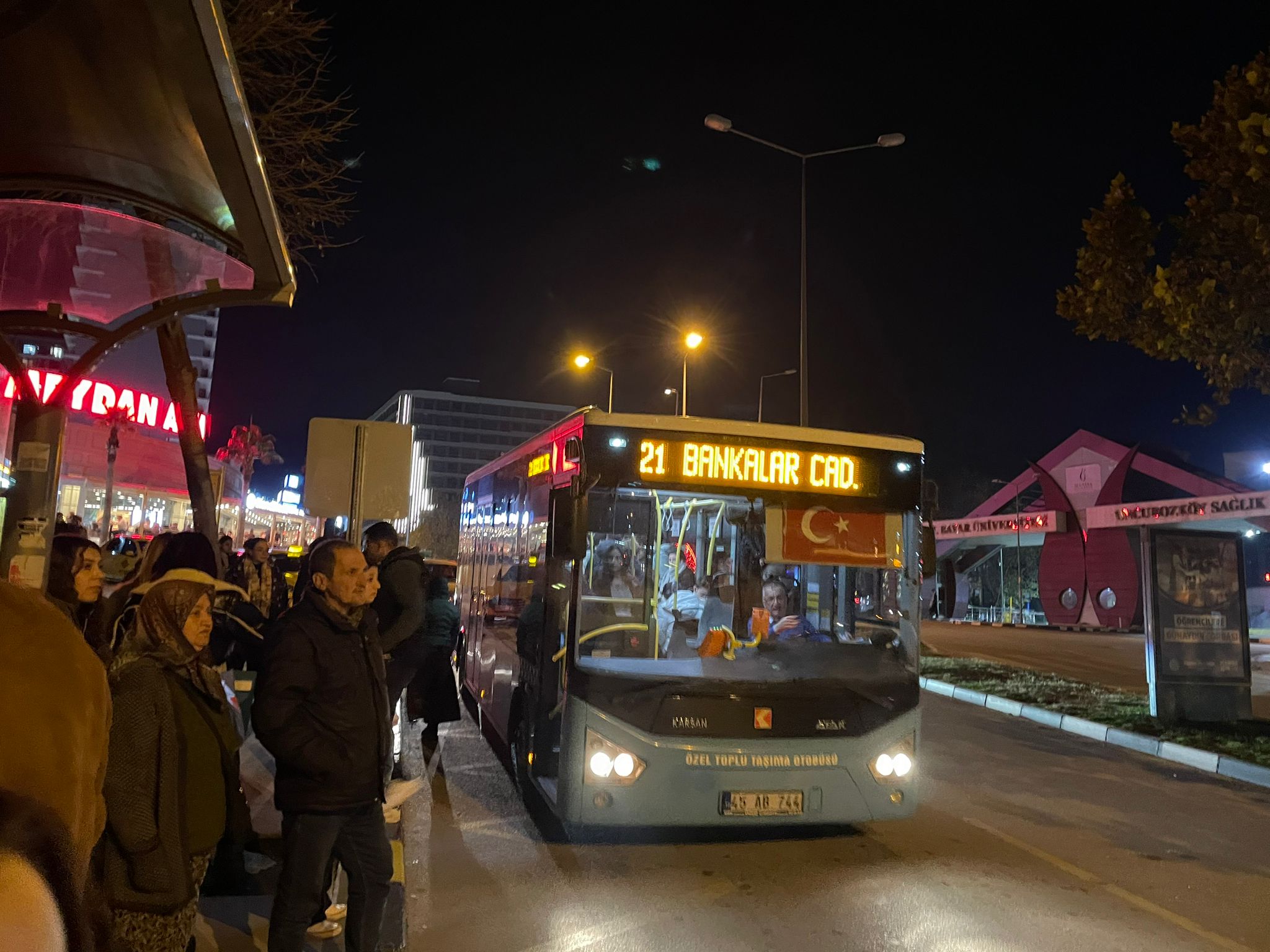 Manisa’daki Otobüs Çilesi Vatandaşları Çileden Çıkarmaya Devam Ediyor. (4)