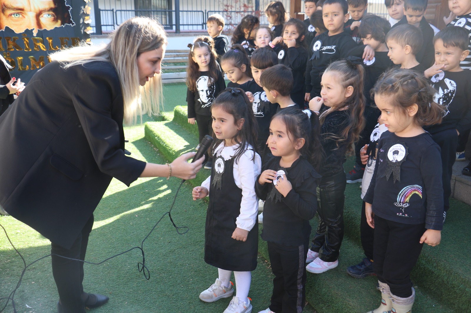 Manisalı Çocuklar Atasını Andı (2)