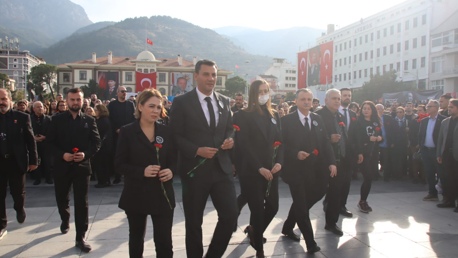 Manisalılar Ata’ya Saygı Için Yürüdü! (4)