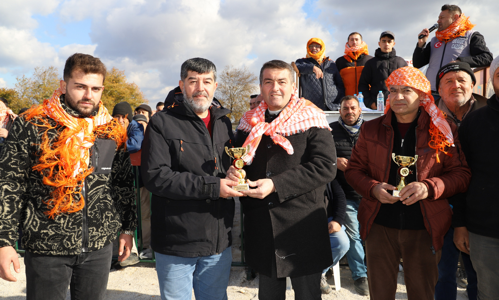 Manisa’nın Saruhanlı Ilçesinde Saruhanlı Deve Güreşleri Festivali Düzenlendi (4)