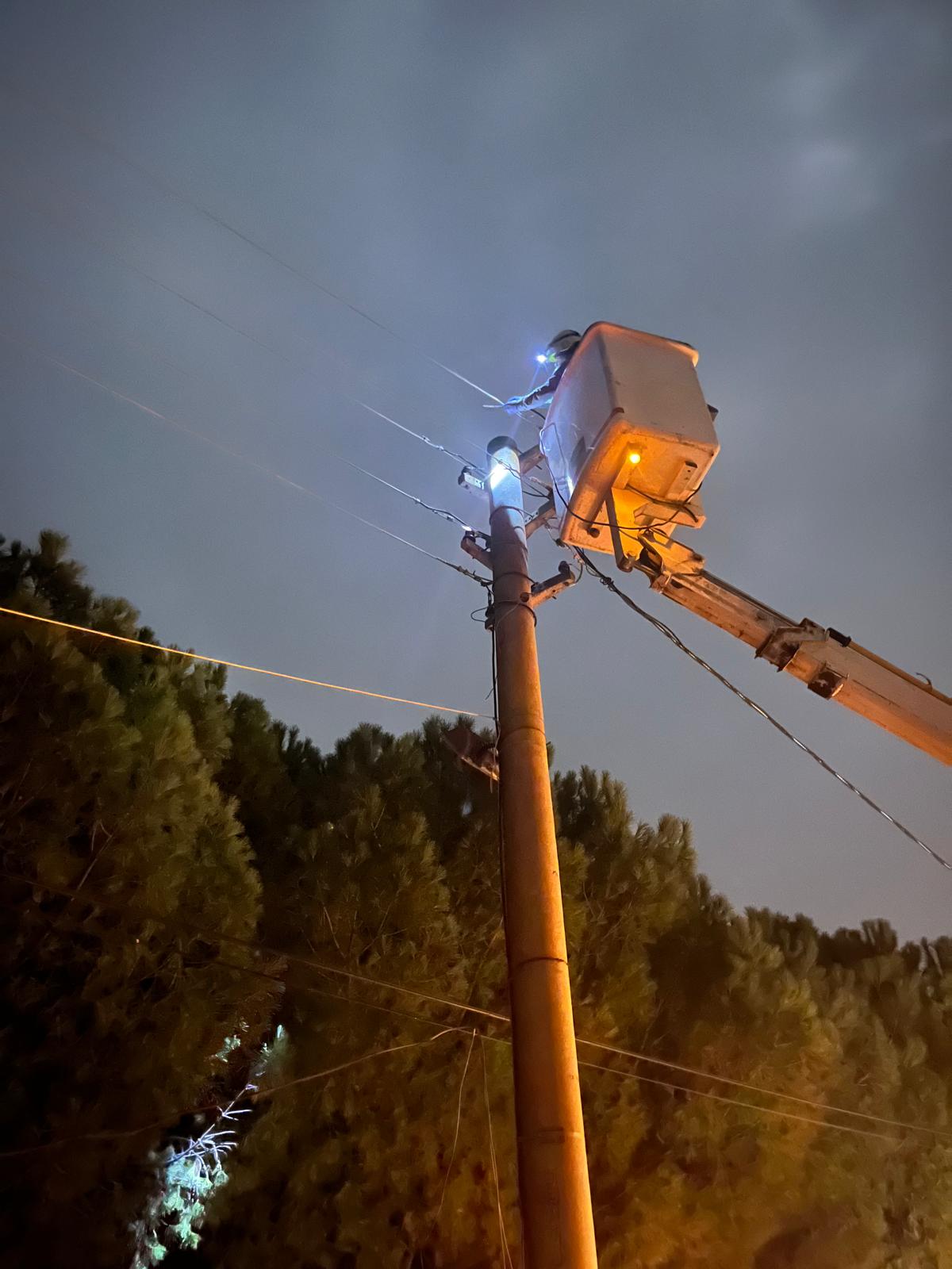 Manisa'nın Şehzadeler Ilçesine Bağlı Selimşahlar Mahallesi’nde Uzun Süredir Devam Eden Elektrik Sorunu Bir Türlü Çözüme Kavuşmuyor. (2)