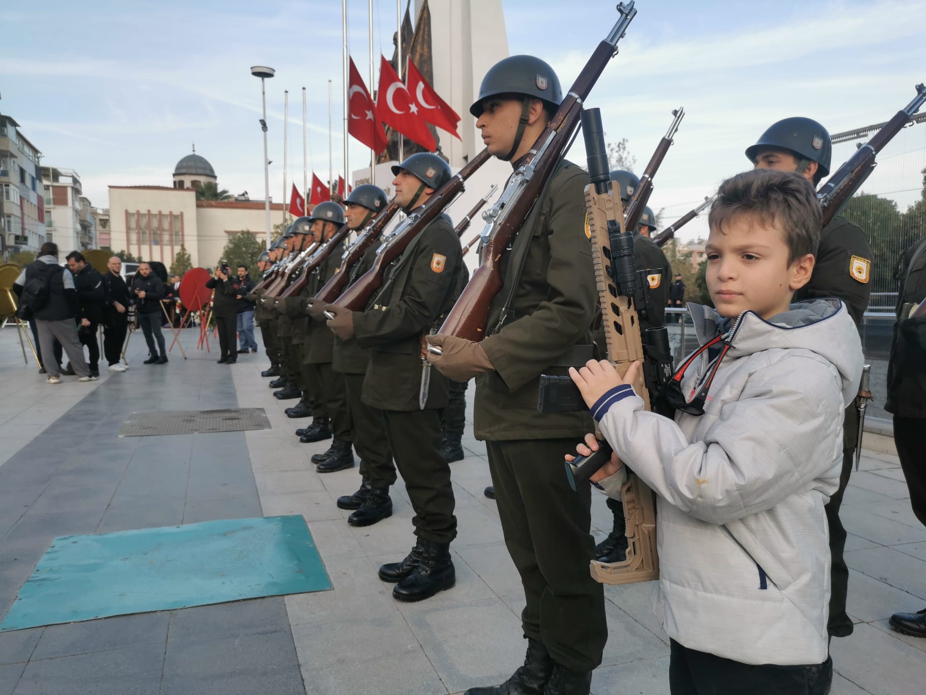 Saat 9'U 5 Geçe Manisa'da Hayat Durdu (2)