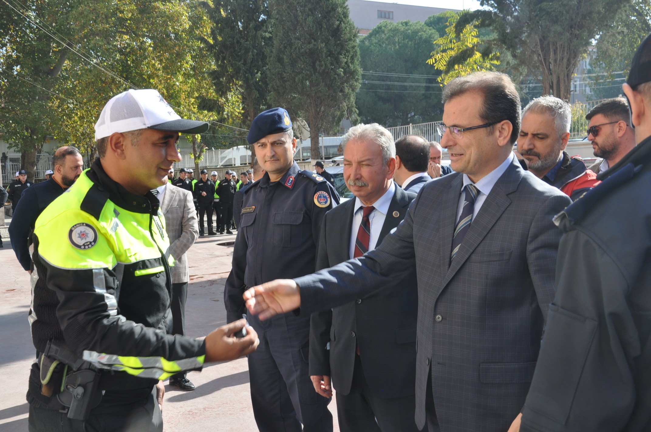 Salihli Emniyetine 17 Yeni Araç (5)