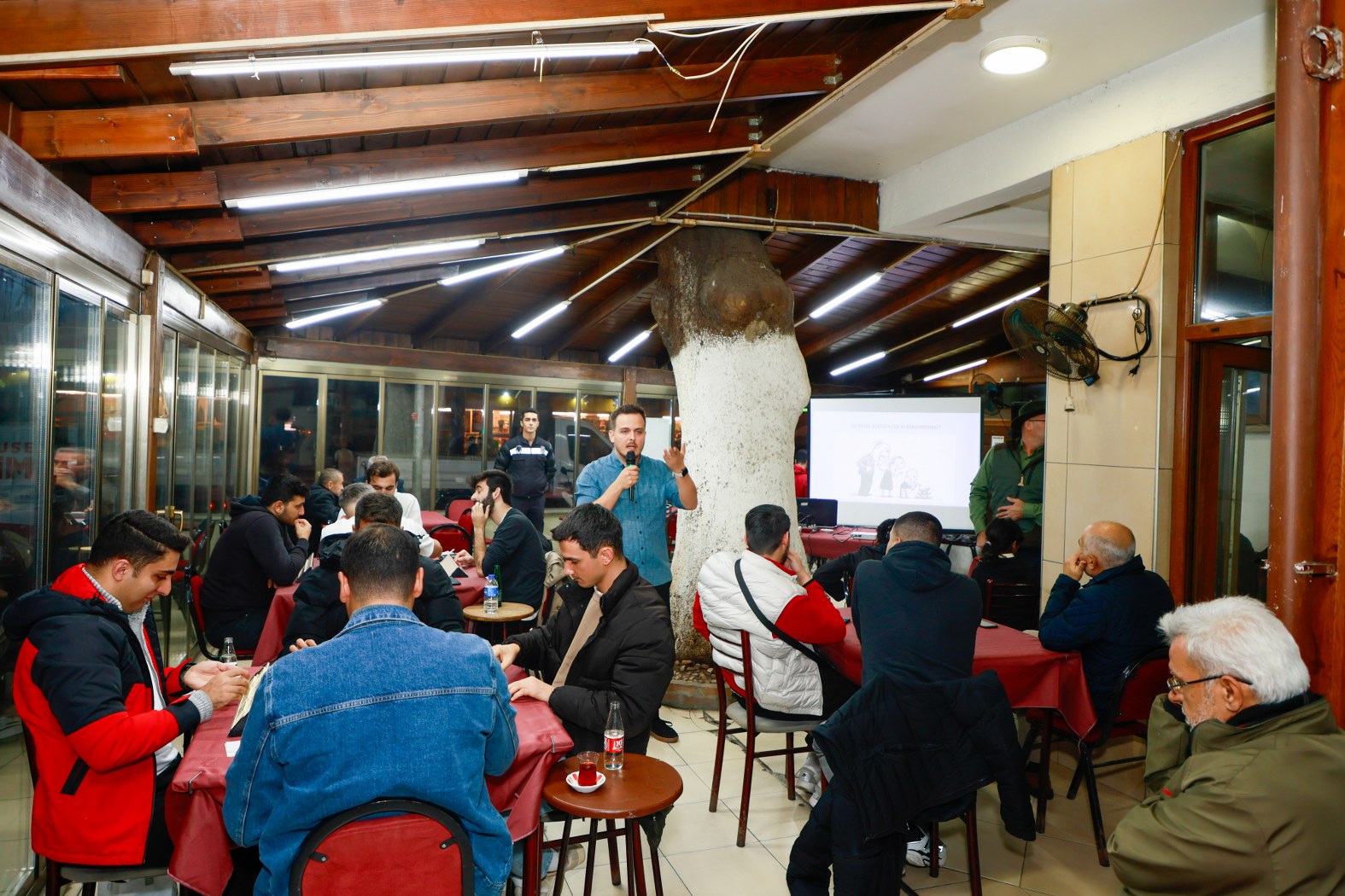 Yunusemre Şiddetle Böyle Mücadele Ediyor Erkekler Şiddet Kullanmadan Da Iletişim Kurabilir! (5)