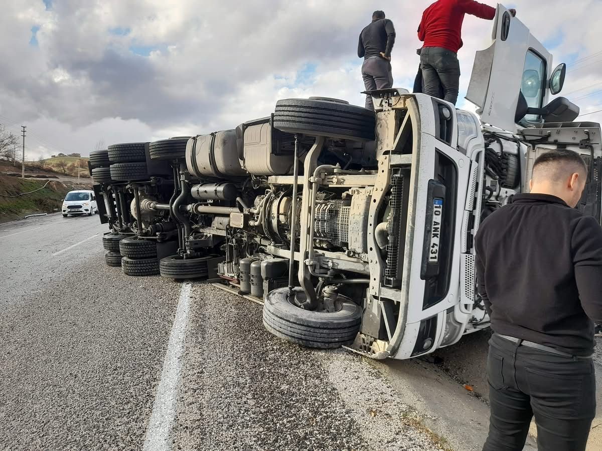 Denizli Manisa Yolunda Feci Kaza! 1 Yaralı (1)