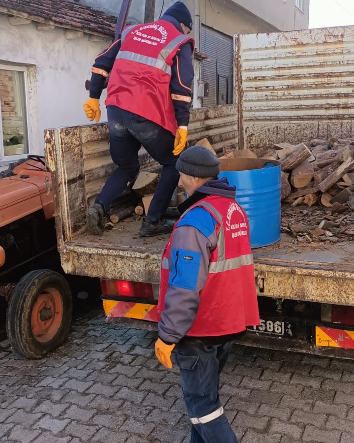 Manisa Kırkağaç’ta Odun Dağıtımı Başladı (5)