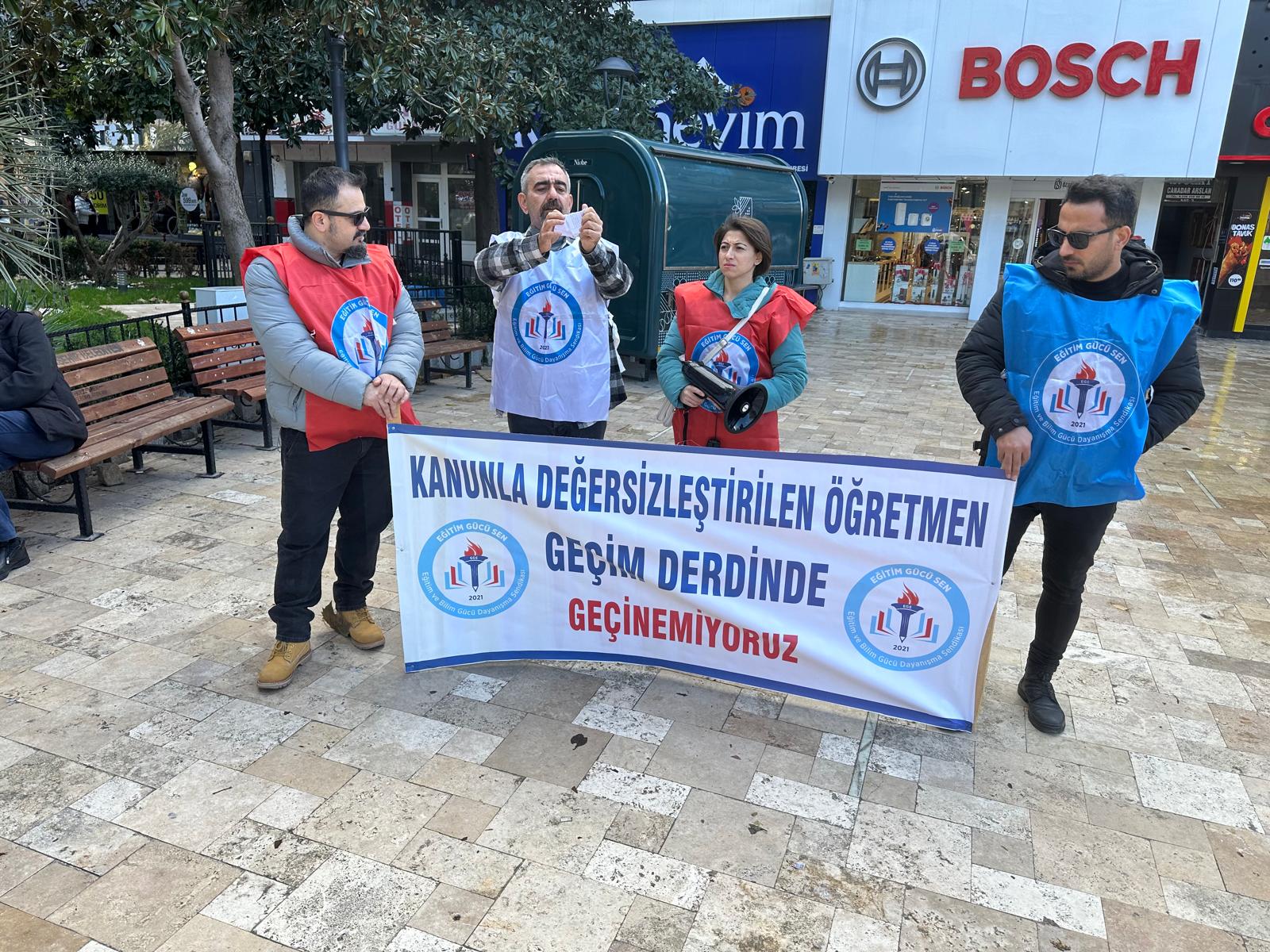 Manisalı Öğretmenler Grevde Maaş Bordrolarını Yaktı! (5)