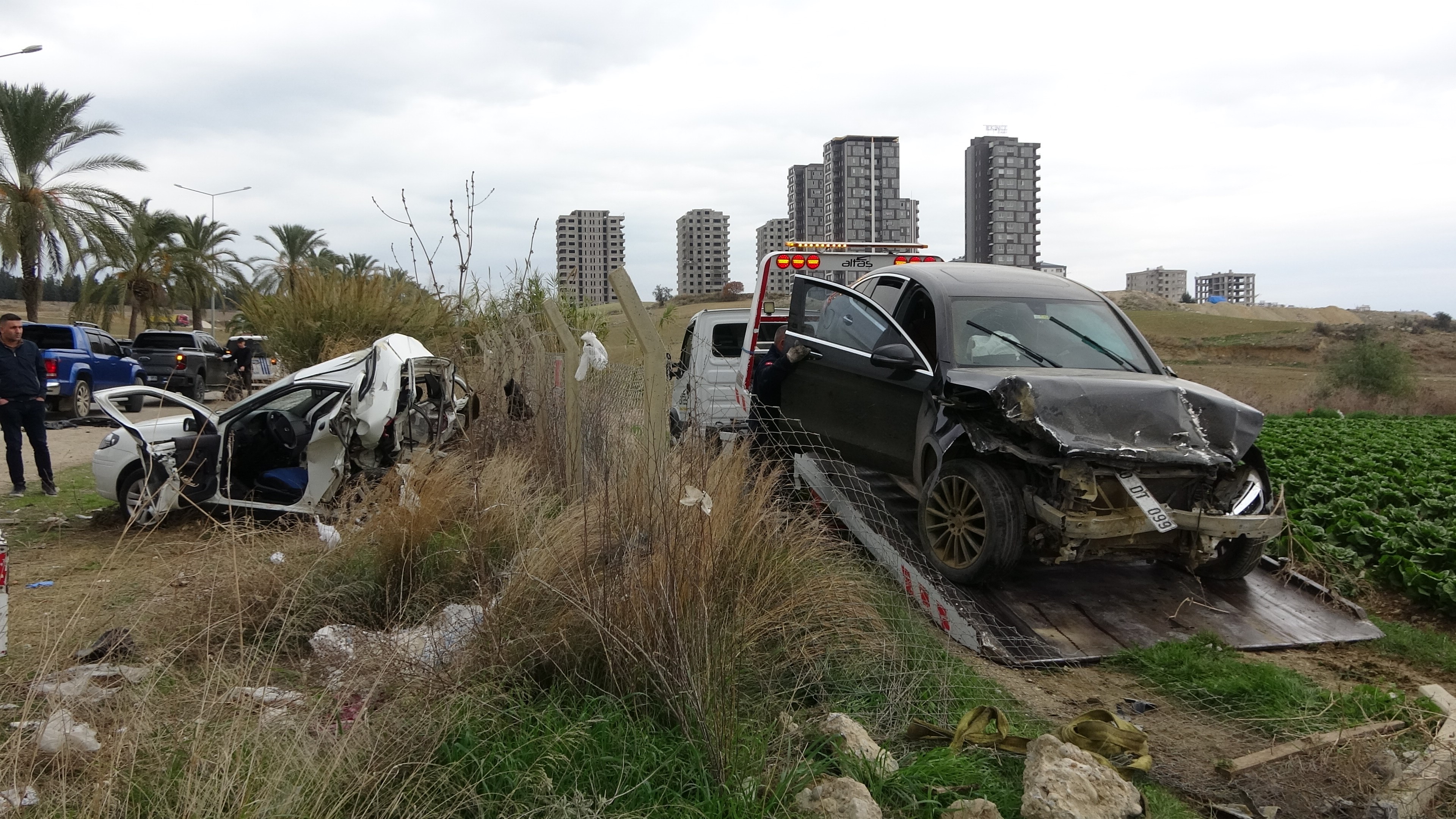 Adana’da 14 Yaşındaki Sürücü Kullandığı Cip Ile Arkadan Bir Otomobile Çarptı, O Anlar Anbean Güvenlik Kamerasına Yansıdı. (1)-1