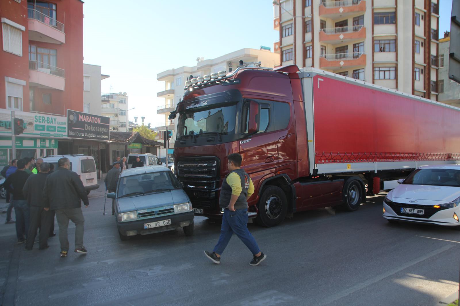 Babasının Kaza Yaptığını Öğrendi Paniğe Kapıldı Kaza Içinde Kaza Yaşandı (1)